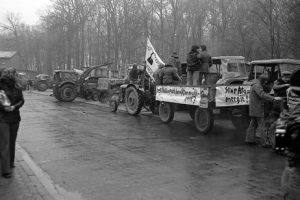 1976: Treckerdemo in Lüchow; Bild: Torsten Schoepe / wendland-archiv.de