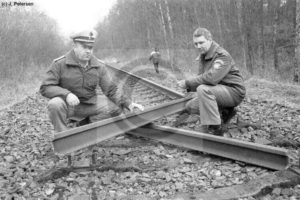 18.2.2001 – Beschädigte Schiene bei Bavendorf, Foto: Gisela und Joachim Petersen, subkontur