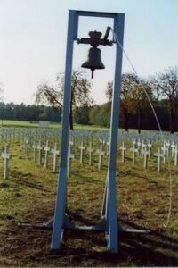 11.10.02 – Einweihung des Glockenturms auf dem Ehrenfriedhof „Gewissensruhe“. Foto: gewissensruhe.de