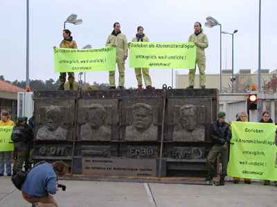 27.10.2004 - Greenpeace-Aktion am Zwischenlager, Foto: R. Groß