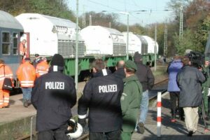 12.11.2002 – Castor in Wörth, Bild: indymedia.org