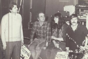 1980: Widerstandstreffen in Regensburg zur Wiederaufarbeitungs-Anlage (WAA) in Wackersdorf 1980. v.l.: Teilnehmer aus Wackersdorf, Egon Maierhofer, Rebecca Harms, Martin Bregler. Foto: Unbekannt