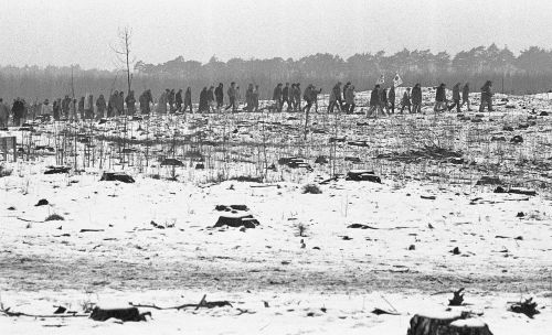 1979: Kundgebung auf dem Waldbrandgelände bei Gorleben. Bild: Torsten  Schoepe / Wendland Archiv