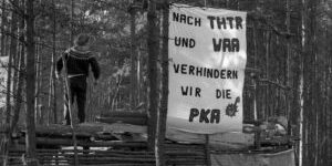 Am 1.2.90 errichteten Atomkraftgegner ein Hüttendorf auf dem Gelände der geplanten PILOT-KONDITIONIERUNGSANLAGE für Atombrennstoffe. das Gelände liegt unmittelbar neben dem Zwischenlager für Atom-Müll. Eine Fernsehkamera überwacht von dort das Leben im Dorf. Protest, Anti-AKW, Castor, Wendland