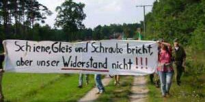 12.8.2000 - Proteste in Seerau gegen Brückenabriss. Bild: castor.de